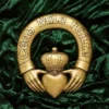 Design Toscano One Hundred Thousand Welcomes Claddagh Sculptural Plaque - Gold