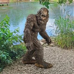 Design Toscano Bigfoot, The Garden Yeti Statue: Medium