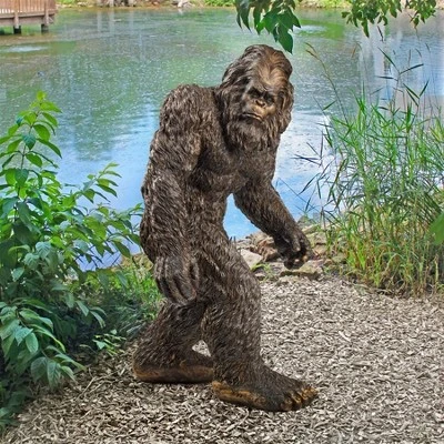 Design Toscano Bigfoot, The Garden Yeti Statue: Medium